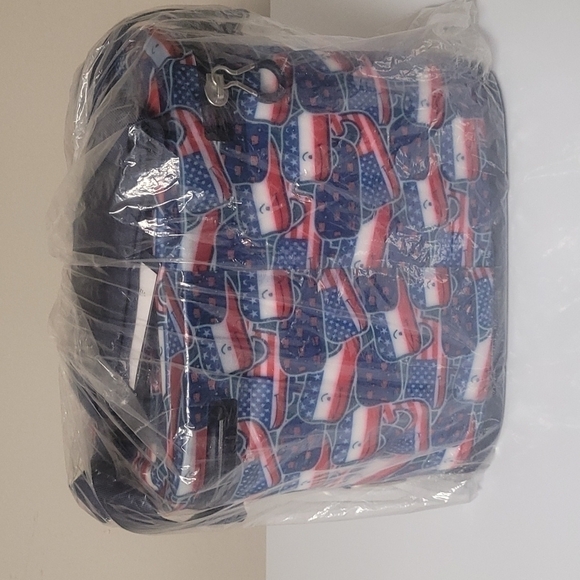 Vineyard Vines  Whale and USA Flag Red White & Blue 12 Can Cooler NWT - Picture 3 of 12